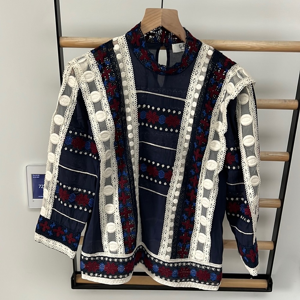 EUC SEA New York embroidered top. Size 6